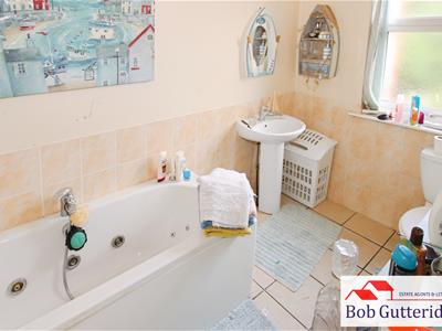 FIRST FLOOR BATHROOM